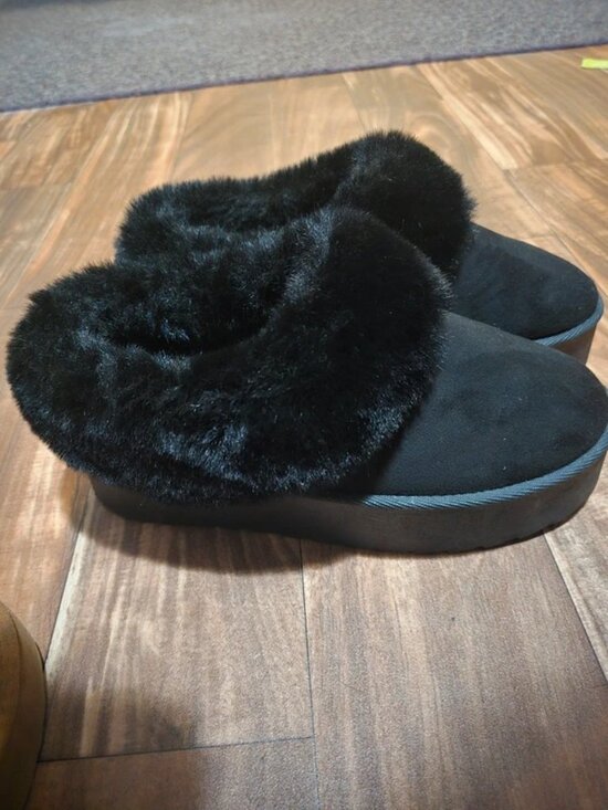 Shoes - Fashion Nova platform slippers